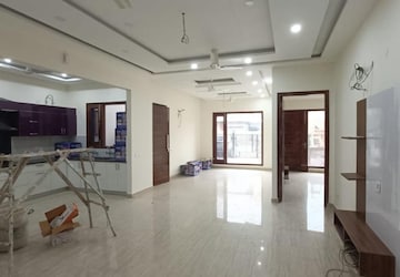Building Lobby in 4 BHK Villa at Sector 40 – for Sale