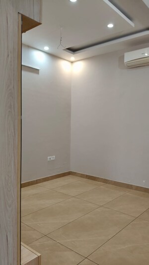 Room in 2 BHK Independent House at Sector 14 – for Rent