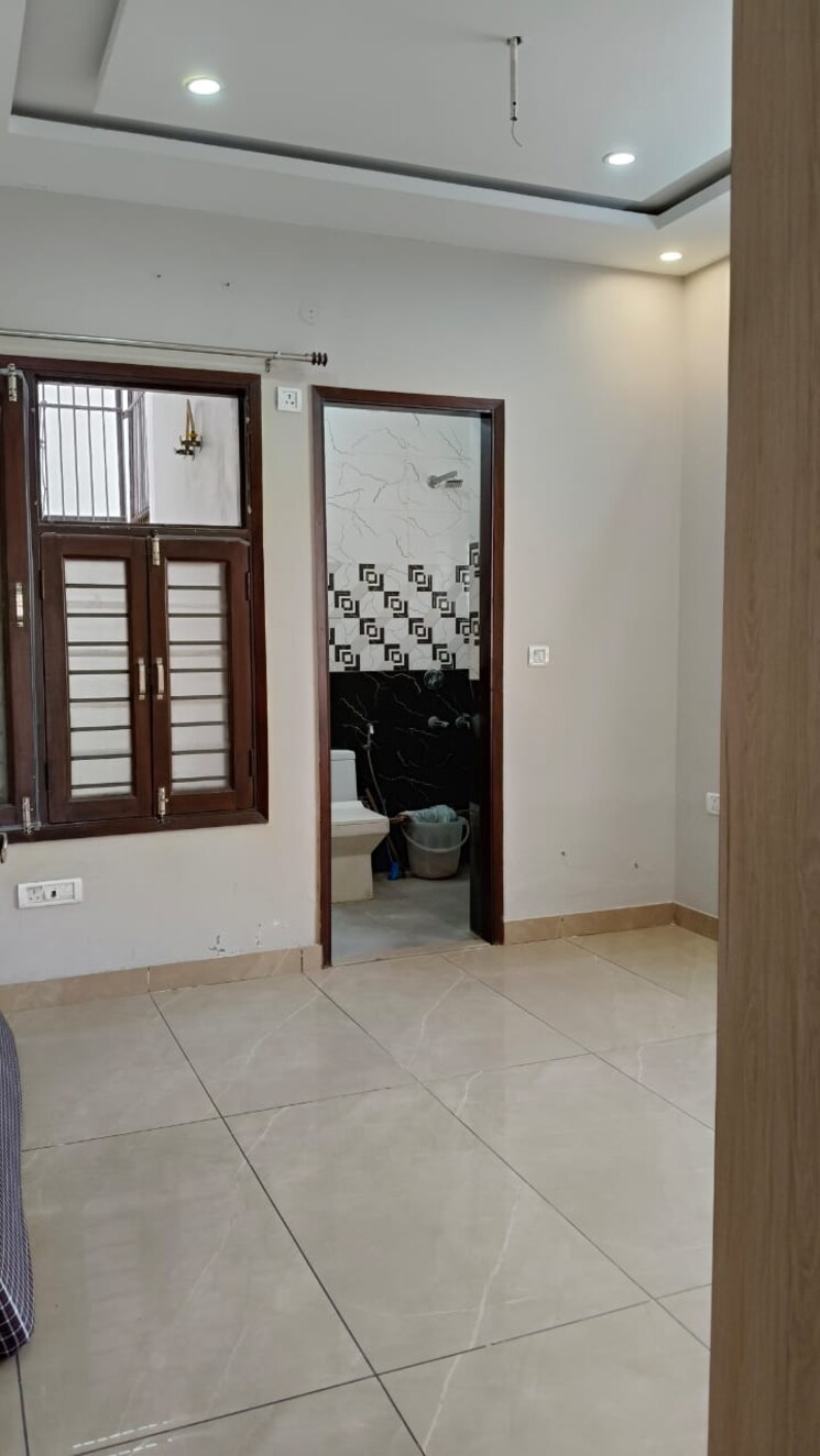 Room, sector 14 2 Bedroom 3150 Sq.Ft. Independent House In Sector 14 Faridabad 9361958