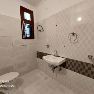 Bathroom in 6 BHK Villa at Phase 2 – for Sale