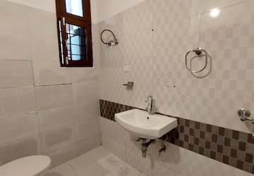 Bathroom in 6 BHK Villa at Phase 2 – for Sale