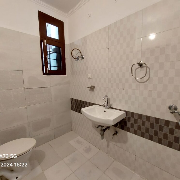 Bathroom, phase 2 6 Bedroom 1800 Sq.Ft. Villa In Phase 2 Mohali 9361975