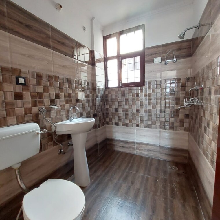 Living Room, phase 2 6 Bedroom 1800 Sq.Ft. Villa In Phase 2 Mohali 9361975