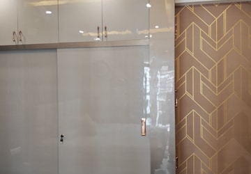 Furnished Amenities in 3 BHK Apartment at Omaxe R2, Gomti Nagar – for Rent