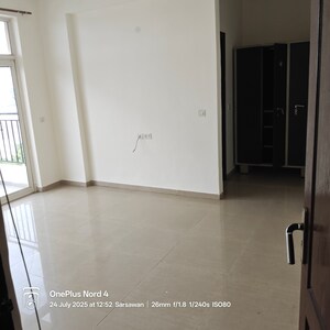 Room in 3 BHK Apartment at Omaxe R2, Gomti Nagar – for Rent