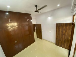 Room in 3 BHK Builder Floor at Mansarovar Extension – for Rent
