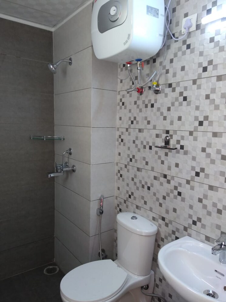 Bathroom, gomti-homes 3 Bedroom 1350 Sq.Ft. Apartment In Nabha Zirakpur 9362003