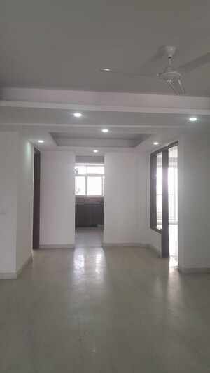 Building Lobby in 4 BHK Builder Floor at Eros Rosewood City, Sector 49 – for Rent