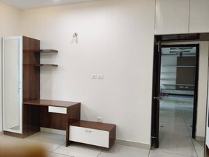 Room in 2 BHK Apartment at Prestige Lakeside Habitat, Varthur – for Rent