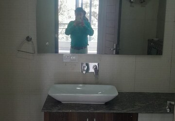 Bathroom in 4 BHK Builder Floor at Eros Rosewood City, Sector 49 – for Rent