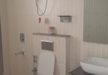 Bathroom in 4 BHK Builder Floor at Eros Rosewood City, Sector 49 – for Rent