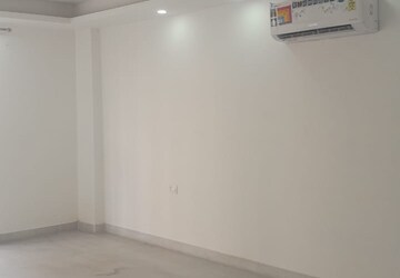 Room in 4 BHK Builder Floor at Eros Rosewood City, Sector 49 – for Rent