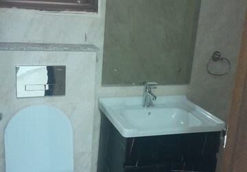 Bathroom in 4 BHK Builder Floor at Eros Rosewood City, Sector 49 – for Rent