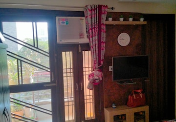 Living Room in 2 BHK Builder Floor at Shiv Ganga Apartments Vasundhara, Vasundhara Sector 4 – for Rent