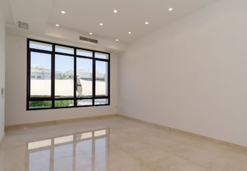 Room in 2 BHK Apartment at The Baya Victoria, Byculla – for Rent