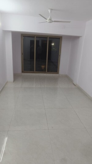 2 BHK Apartment For Rent in UK Iridium, Kandivali East