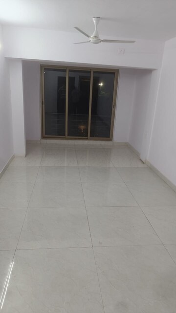 2 BHK Apartment For Rent in UK Iridium, Kandivali East