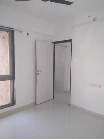 Room in 2 BHK Apartment at UK Iridium, Kandivali East – for Rent