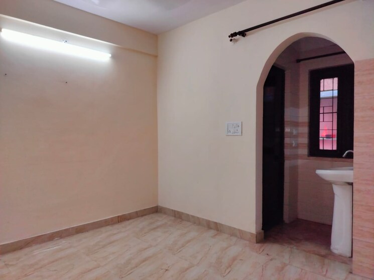 Room, mohan cooperative industrial estate 2 Bedroom 650 Sq.Ft. Apartment In Mohan Cooperative Industrial Estate Delhi 9362041