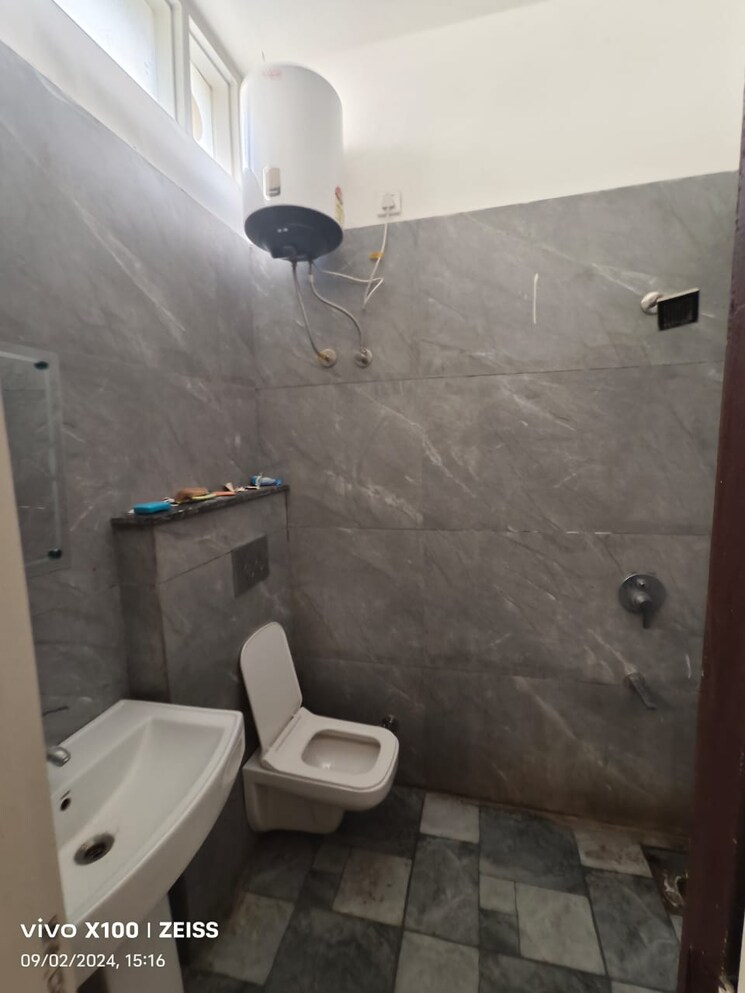 Bathroom, balaji-chandigarh-royale-city 2 Bedroom 1550 Sq.Ft. Builder Floor In Lohgarh Zirakpur 9362050