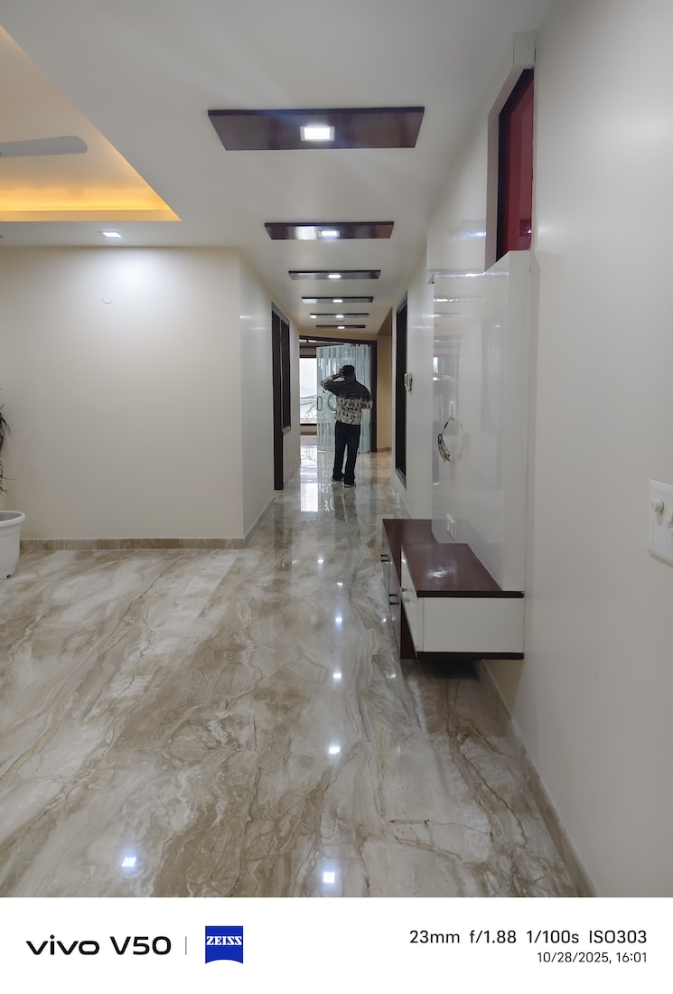 Room, greater kailash i 4 Bedroom 500 Sq.Yd. Builder Floor In Greater Kailash I Delhi 9362040