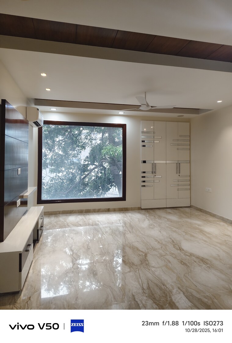 Room, greater kailash i 4 Bedroom 500 Sq.Yd. Builder Floor In Greater Kailash I Delhi 9362040