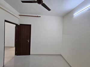 1 BHK Apartment For Rent in Omkar Signet, Malad East