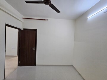 1 BHK Apartment For Rent in Omkar Signet, Malad East