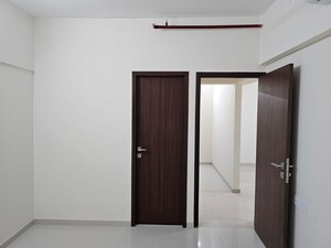 Room in 1 BHK Apartment at Omkar Signet, Malad East – for Rent
