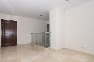 Room in 2 BHK Apartment at Sigma Emerald, Santacruz East – for Rent