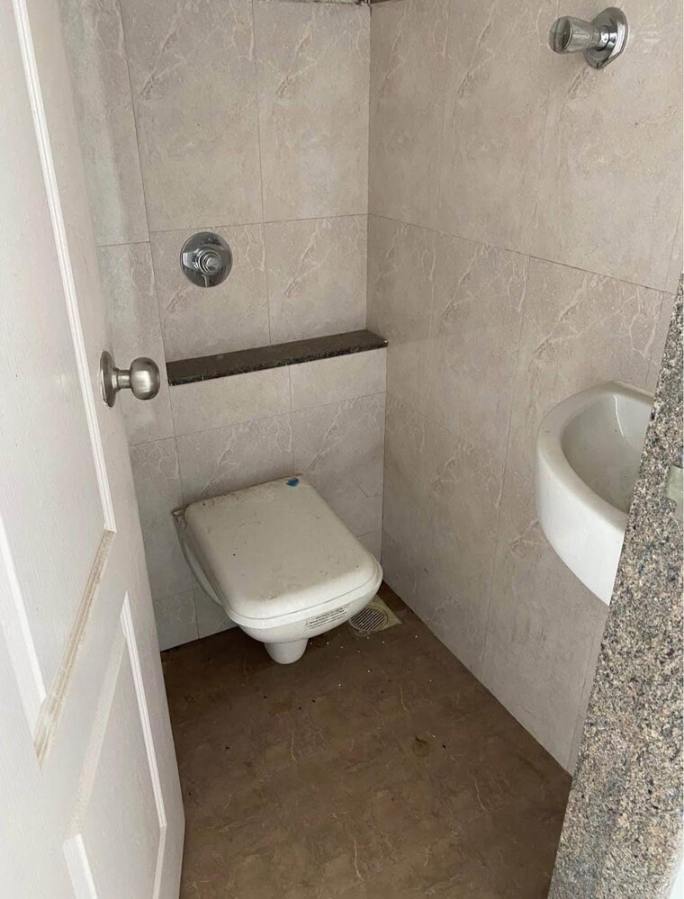 Bathroom, godrej-exquisite Commercial Shop 1000 Sq.Ft. In Ghodbunder Road Thane 9362063