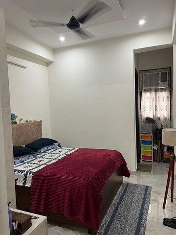 Bedroom in 2 BHK Builder Floor at Sector 43 – for Rent