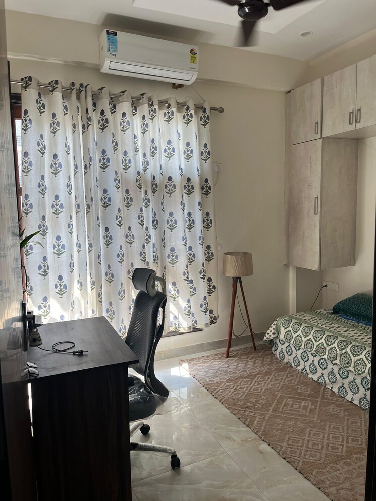 Master Bedroom, sector 43 2 Bedroom 1000 Sq.Ft. Builder Floor In Sector 43 Gurgaon 9362065