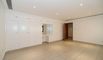 Room in 3 BHK Apartment at Runwal Nirvana, Parel – for Rent