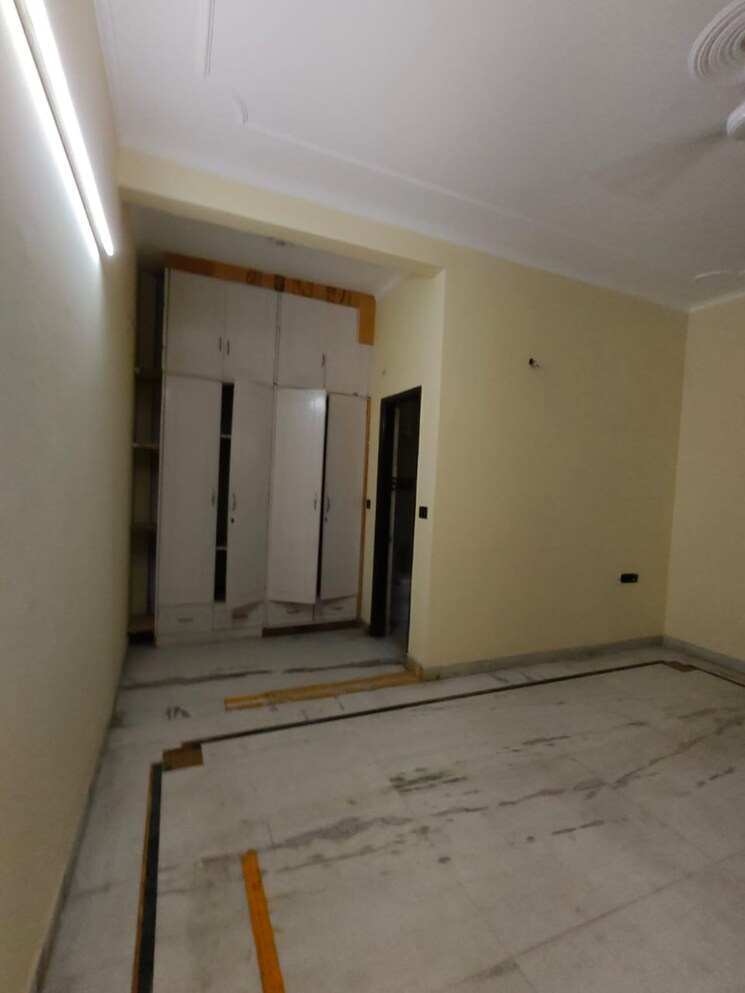 Room, sushant lok i 3 Bedroom 2400 Sq.Ft. Builder Floor In Sushant Lok I Gurgaon 9362072