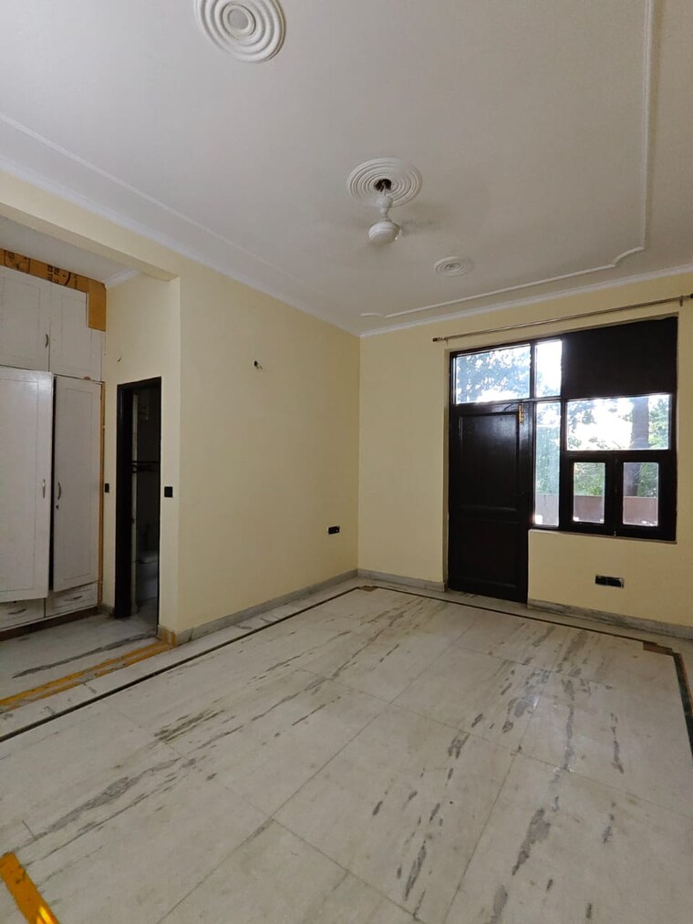 Room, sushant lok i 3 Bedroom 2400 Sq.Ft. Builder Floor In Sushant Lok I Gurgaon 9362072