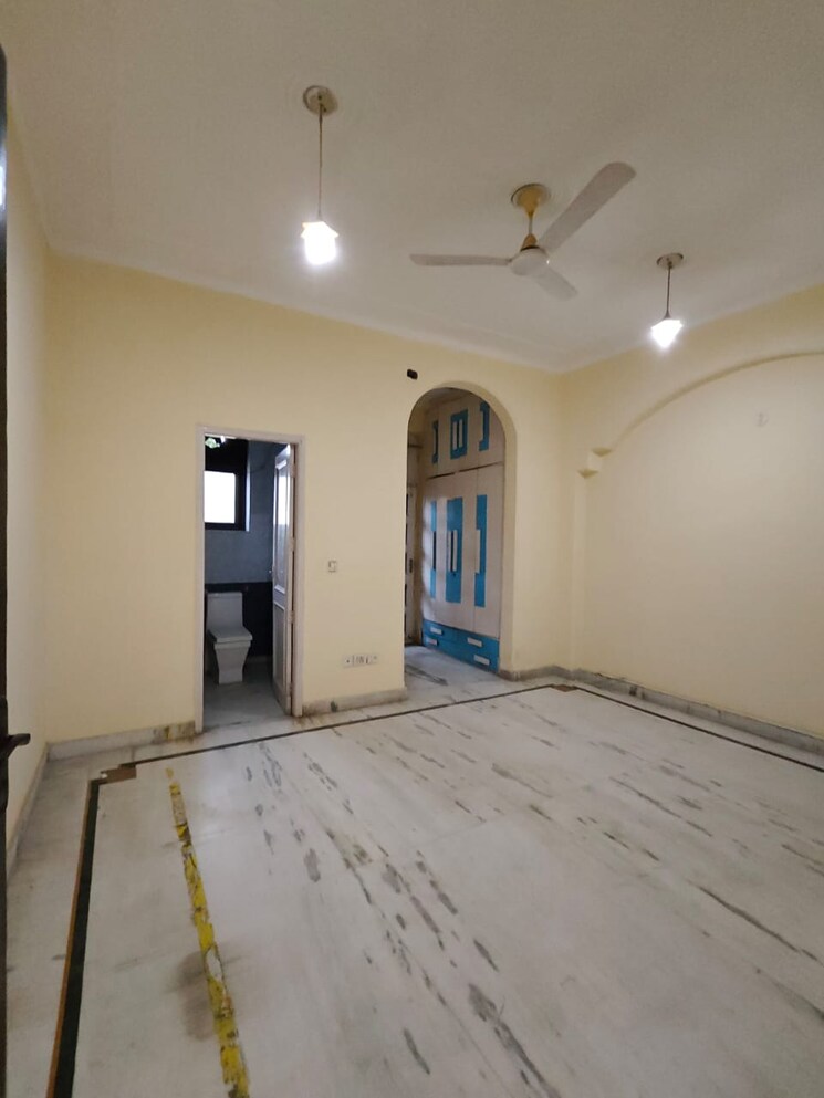 Room, sushant lok i 3 Bedroom 2400 Sq.Ft. Builder Floor In Sushant Lok I Gurgaon 9362072