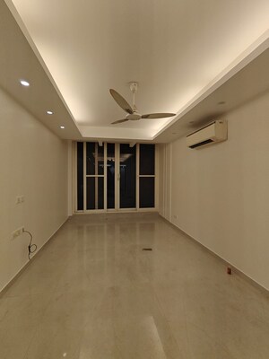 Room in 3 BHK Builder Floor at Sushant Lok I – for Rent