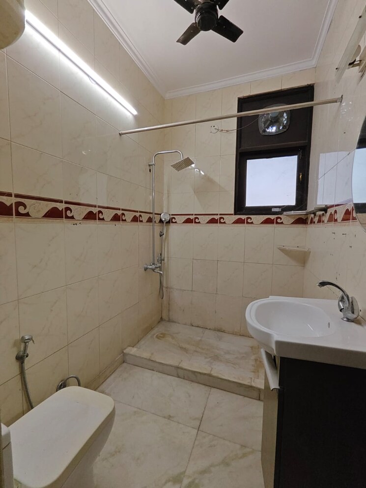 Bathroom, sushant lok i 3 Bedroom 2400 Sq.Ft. Builder Floor In Sushant Lok I Gurgaon 9362072