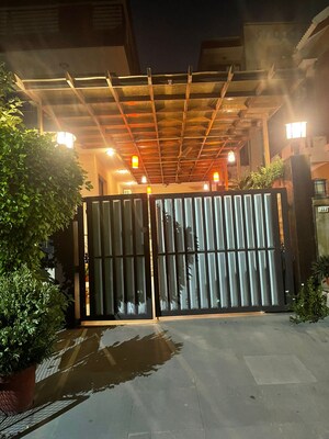 Balcony in 2 BHK Builder Floor at Ansal Plaza Gurgaon, Palam Vihar – for Rent