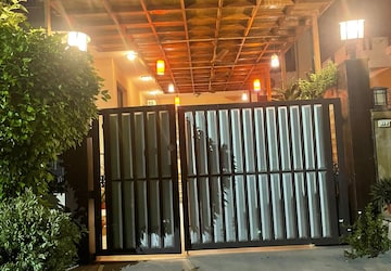 Balcony in 2 BHK Builder Floor at Ansal Plaza Gurgaon, Palam Vihar – for Rent