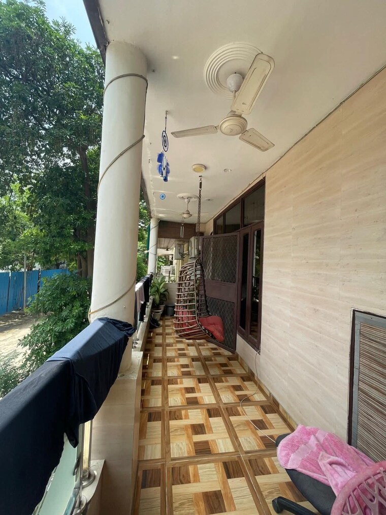 Balcony, malibu town 3 Bedroom 250 Sq.Yd. Builder Floor In Malibu Town Gurgaon 9362118