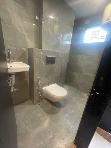 Master Bedroom in 1 BHK Builder Floor at Sector 40 – for Rent