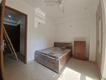 Bedroom in 2 BHK Builder Floor at Sector 40 – for Rent