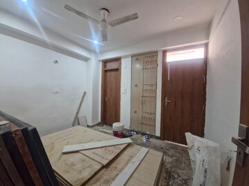 Bedroom in 2 BHK Builder Floor at Sector 40 – for Rent