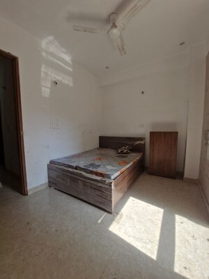 Bedroom in 2 BHK Builder Floor at Sector 40 – for Rent