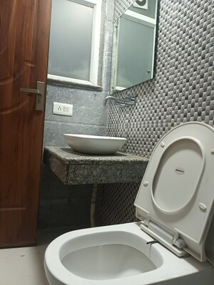 Bathroom in 1 RK Builder Floor at Sector 40 – for Rent