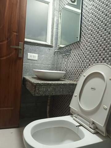 Bathroom in 1 RK Builder Floor at Sector 40 – for Rent