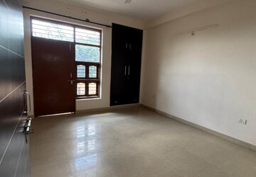 Room in 2 BHK Builder Floor at Sector 31 – for Rent