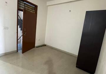 Room in 2 BHK Builder Floor at Sector 31 – for Rent